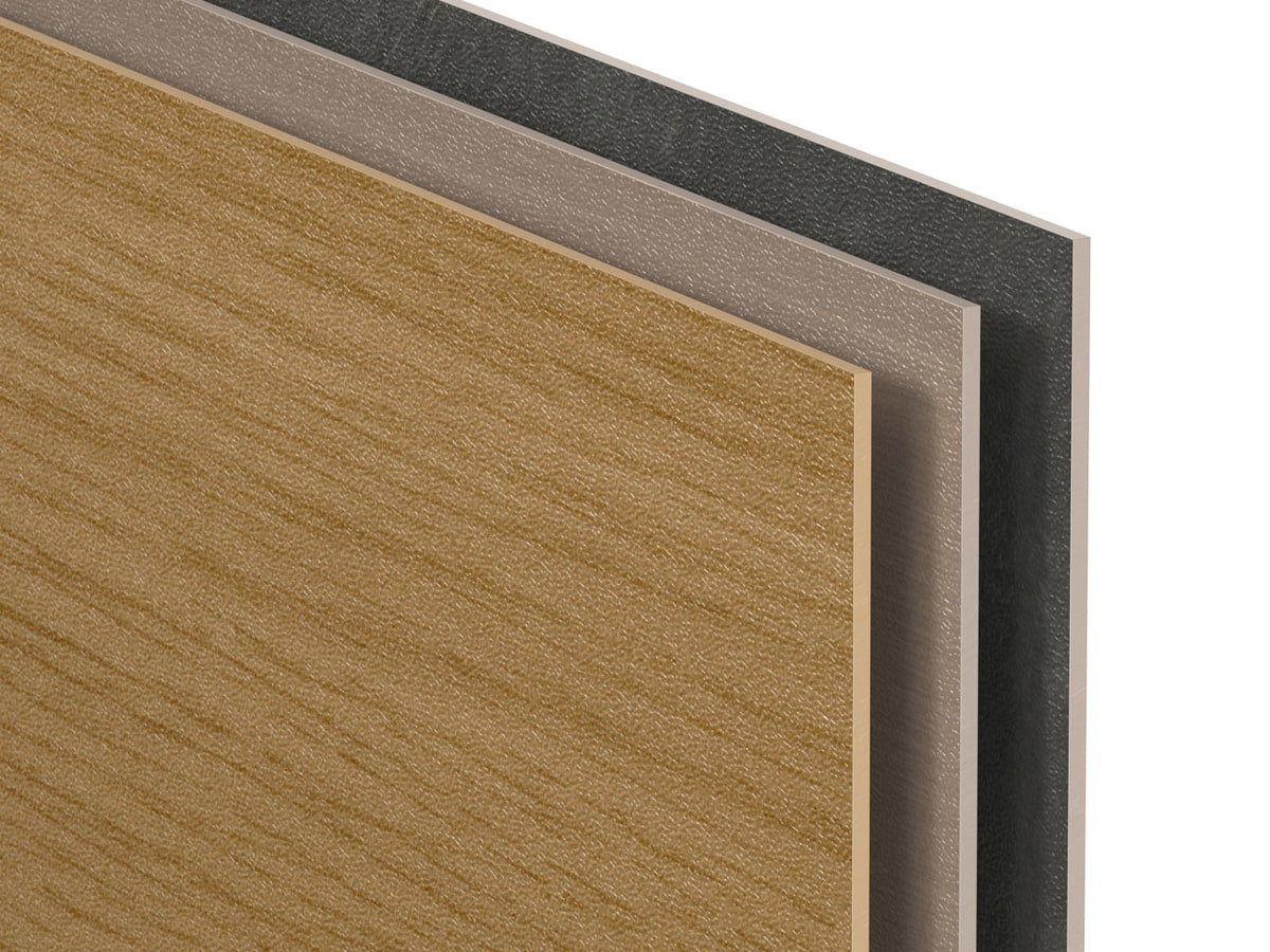 Platten sind robuster Wandschutz in Holz und Metalloptik