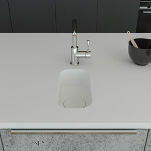 Küchenspüle PSE 162/352 aus Staron mit Spülenboden und Designabdeckung aus Staron Bright White. Fugenlos eingebaut in eine Arbeitsplatte aus Staron Bright White.