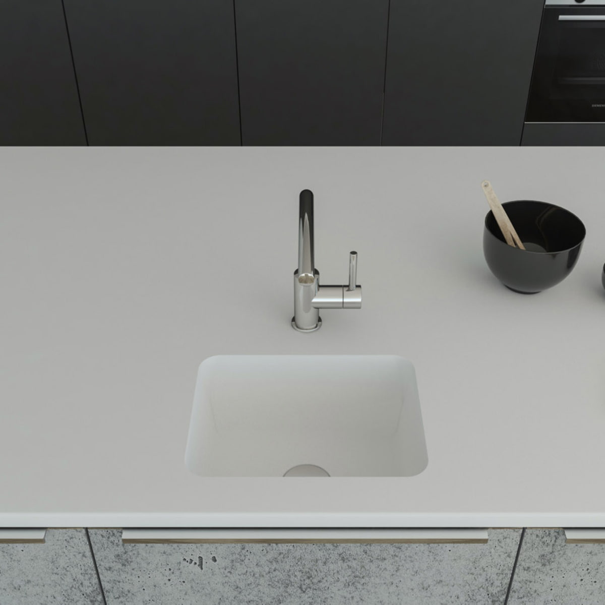 Gegossene Spüle A1121 mit Staronboden in Bright White mit Ablaufgarnitur AH1, welche separat bestell bar ist. Die Spüle ist in eine Arbeitsplatte in Bright White eingelassen. 