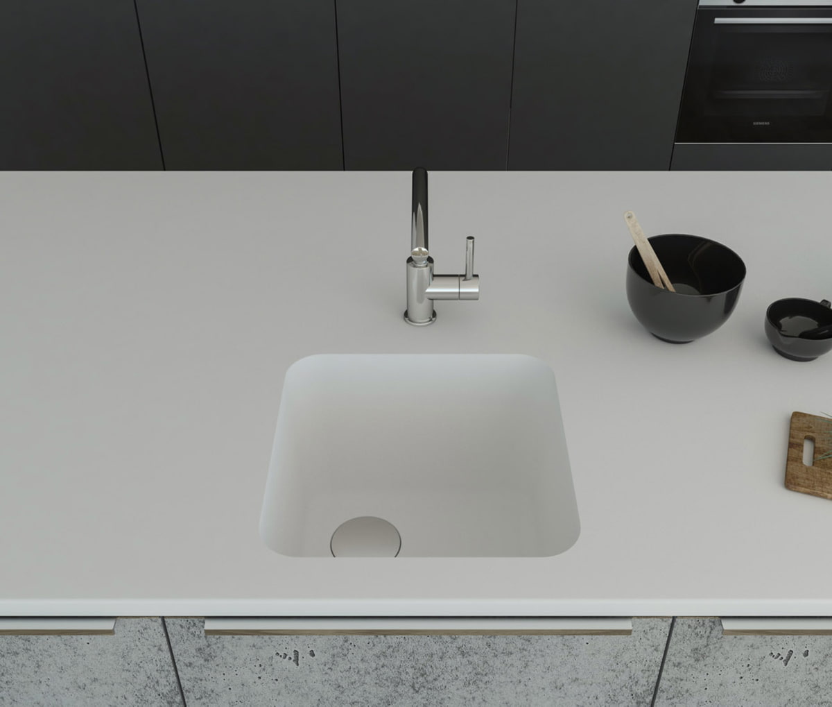 Gegossene Spüle B1160 mit Staronboden in Bright White mit Ablaufgarnitur AH1, welche separat bestell bar ist. Die Spüle ist in eine Arbeitsplatte in Bright White eingelassen. Breite 440 mm, Tiefe 440 mm